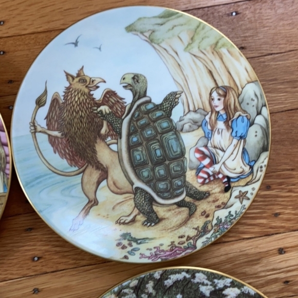 Vintage 1981 Limoges 8 Piece Alice In Wonderland Porcelain Plate Set - Picture 4 of 10